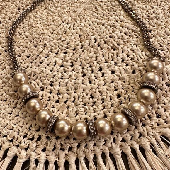 GIVENCHY Women’s 3-pc faux pearl necklace earrings and bracelet set rose beige - Picture 3 of 11